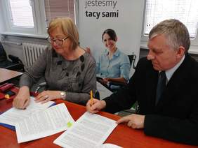 Pokaż zdjęcie: Umowę zawiera Stowarzyszenie Integracji Społecznej "Droga"