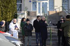 Pokaż zdjęcie: przedstawiciele władz lokalnych i media lokalne