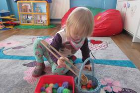 Pokaż zdjęcie: prowadzenie zajęć w ośrodku - wczesne wspomaganie rozwoju dziecka