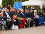 Zaproszeni goście uczestniczą w uroczystości 25-lecia OREW w Nowielinie. W pierwszym rzędzie siedzą przedstawiciele samorządu, instytucji publicznych i służb mundurowych, a także inni uczestnicy wydarzenia.