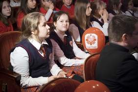 Uczennice jednej z toruńskich szkół na widowni