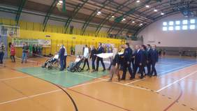 Pokaż zdjęcie: Wniesienie flagi rozpoczęcia Olimpiady