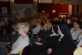 Pokaż zdjęcie: Uczestnicy Konferencji Naukowej "Wspólnota miejscem rozwoju osoby"