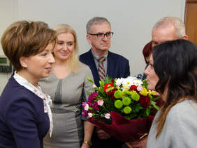 Pokaż zdjęcie: Kadra zarządzajca PFRON gratuluje nowej minister Marlenie Maląg