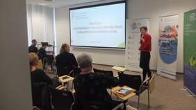 Pokaż zdjęcie: Wystąpienie Anny Skupień, dyrektor Oddziału Wielkopolskiego PFRON podczas konferencji pt.: „Nowoczesne technologie wsparciem samodzielności życiowej osób z niepełnosprawnością intelektualną" 