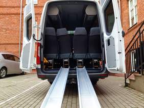 Pokaż zdjęcie: Wyposażenie busa, fot.SOSW w Kęble