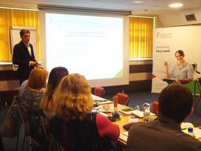 Prowadzący - pracownik PFRON i uczestnicy szkolenia