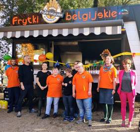 Pokaż zdjęcie: Oficjalne otwarcie punktu z frytkami belgijskimi nad Zalewem Nowohuckim