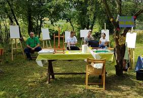 Pokaż zdjęcie: Plener malarski na terenie ogrodów Bonifraterskiej Fundacji Dobroczynnej w Konarach