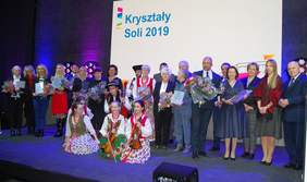 Pokaż zdjęcie: Zdjęcia pamiątkowe po wręczeniu nagród Kryształy Soli 2019