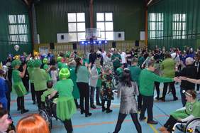 Pokaż zdjęcie: Zabawy taneczne w ramach XIX Międzynarodowego Dnia Osób Niepełnosprawnych w Koninie