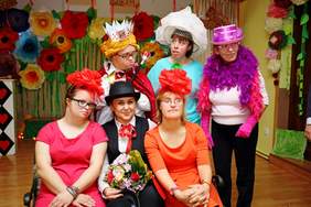 Uczestnicy projektu. Zdjęcia pochodzą ze zbiorów Stowarzyszenia "Rodzina Miłości Ofiarnej"