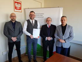 Pokaż zdjęcie: Umowa z OW i T podpisana