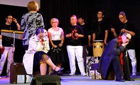 Pokaż zdjęcie: Występ artystyczny członków orkiestry 