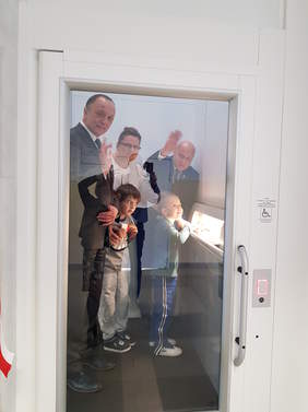 Pierwsi pasażerowie windy