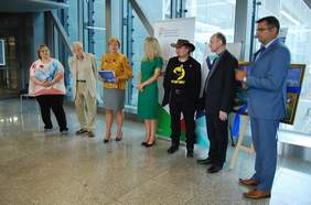 Pokaż zdjęcie: Przemówienia organizatorów oraz zaproszonych gości podczas otwarcia wystawy