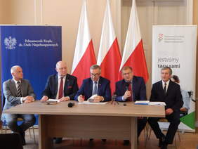 Pokaż zdjęcie: Wypowiada się Z-ca Prezesa Zarządu PFRON Tomasz Maruszewski