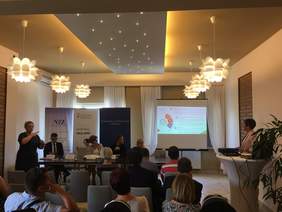 Pokaż zdjęcie: Wystąpienie Anny Skupień dyrektor Oddziału Wielkopolskiego PFRON podczas spotkania konsultacyjnego w Słupcy