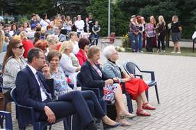 Pokaż zdjęcie: Uczestnicy imprezy integrującej osoby niepełnosprawne pn.: „Pożegnanie Lata w Muzycznych Klimatach”