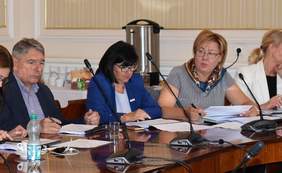 Pokaż zdjęcie: Od lewej: Bogdan Dąsal - Pełnomocnik Prezydenta Miasta Krakowa ds. Osób Niepełnosprawnych, Poseł na Sejm RP Urszula Rusecka oraz  Dyrektor Marta Mordarska 