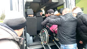 Pokaż zdjęcie: Z pojazdem 