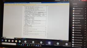 Pokaż zdjęcie: na zdjęciu: prezentacja dokumentów do programu WRR III