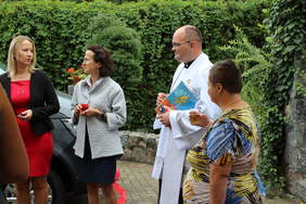 Pokaż zdjęcie: Uroczystość przekazania nowego busa przeznaczonego do przewozu osób niepełnosprawnych