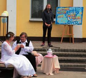 Pokaż zdjęcie: Festiwal Kultur w Chwałkowie pod hasłem: „Twoja twarz brzmi znajomo”