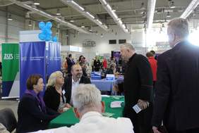 Pokaż zdjęcie: Stoiska wystawców