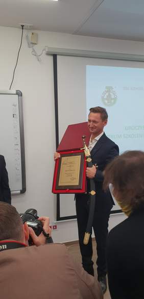 Pokaż zdjęcie: Szablę Kilińskiego otrzymał Marszałek Olgierd Geblewicz