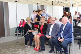 Pokaż zdjęcie: Uroczystość przekazania nowego busa przeznaczonego do przewozu osób niepełnosprawnych