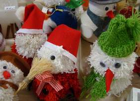 Pokaż zdjęcie: Kiermasz bożonarodzeniowy uczestników Warsztatów Terapii Zajęciowej z Rydzyny