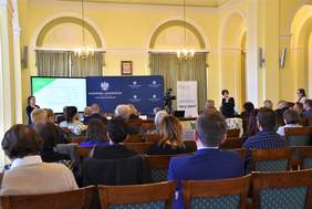 Sala, na widowni uczestnicy spotkania