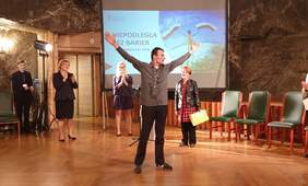 Pokaż zdjęcie: Wyróżnienie dla Pana Ireneusza Buchny De Divan od Fundacji Sztuki Osób Niepełnosprawnych