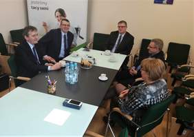 Pokaż zdjęcie: Rozmowy w Oddziale Małopolskim dotyczące hortiterapii