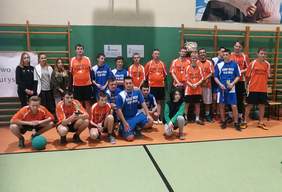 Pokaż zdjęcie: Pamiątkowa fotografia z medalami