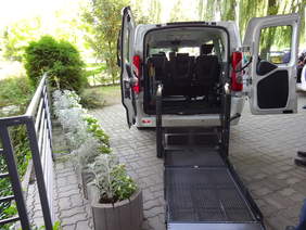 Prezentacja samochodów przystosowanych dla niepełnosprawnych kierowców