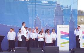 Pokaż zdjęcie: Inauguracja Tygodnia Osób z Niepełnosprawnością "Kocham Kraków z Wzajemnością" na Rynku Głównym w Krakowie