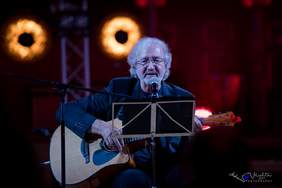 Pokaż zdjęcie: Występ Krzysztofa Daukszewicza podczas Gali 10-lecia Fundacji „Stworzenia Pana Smolenia"