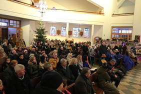 Pokaż zdjęcie: Uczestnicy uroczystości 