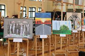 Pokaż zdjęcie: Wystawa prac plastycznych konkursu "Sztuka Osób Niepełnosprawnych"