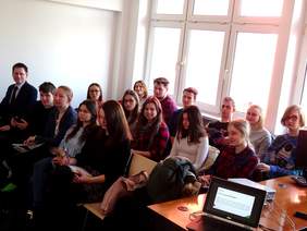 Pokaż zdjęcie: Studenci podczas zajęć prowadzonych w Oddziale Wielkopolskim PFRON