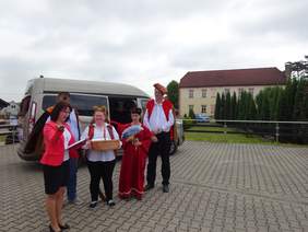 Pokaż zdjęcie: Przekazanie busa dla podopiecznych Środowiskowego Domu Samopomocy we Włoszakowicach