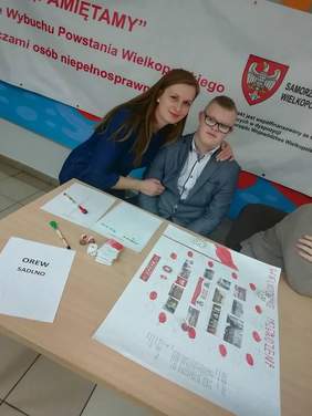 Pokaż zdjęcie: Uczestnicy Integracyjnego Festiwalu Nauki w Koninie o tematyce zwycięskiego Powstania Wielkopolskiego