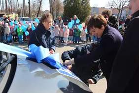 Pokaż zdjęcie: Uroczystość przekazania busa dla wychowanków Przedszkola Samorządowego w Starym Mieście