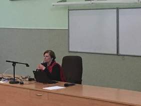 Pokaż zdjęcie: Wykład prowadziła dyrektor Oddziału Kujawsko-Pomorskiego PFRON, p. Aleksandra Gierej