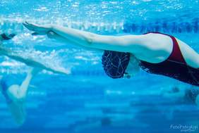 Pokaż zdjęcie: Zawodnicy podczas Mistrzostw w Pływaniu 