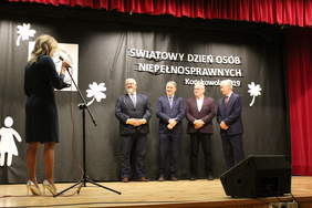 Pokaż zdjęcie: Uroczyste obchody Światowego Dnia Osób Niepełnosprawnych w Końskowoli