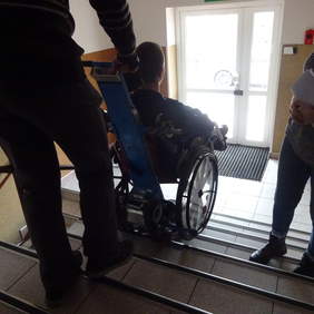 Pokaż zdjęcie: Dzięku schodołazowi wszyscy znajdą tu miejsce dla siebie - bez względu na swoją niepełnosprawność