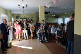 Pokaż zdjęcie: 20-lecie ŚDS w Rajkowach - uczestnicy spotkania